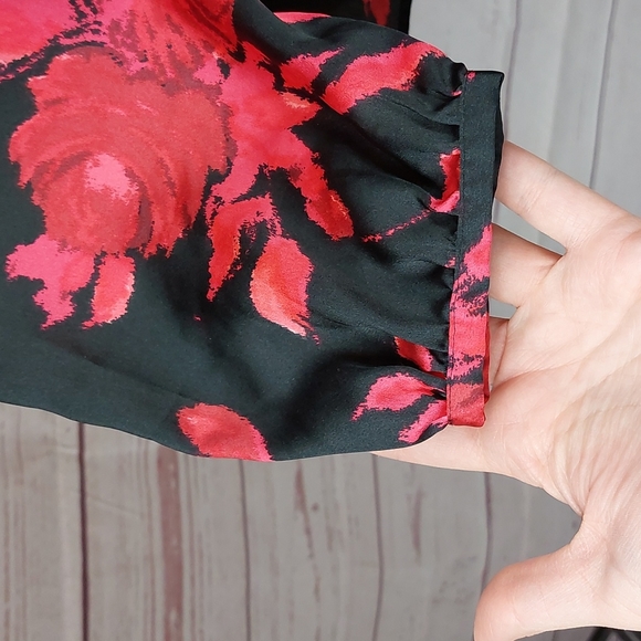 Talbots red floral print blouse roses - Picture 4 of 10